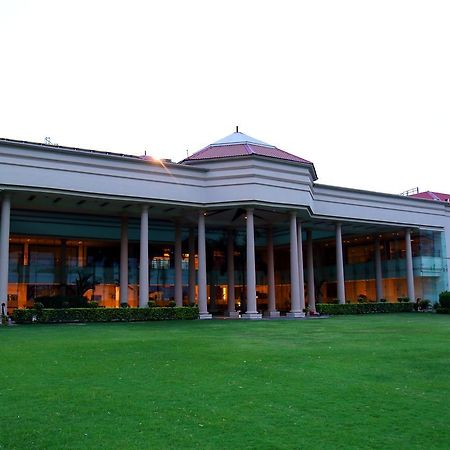 The Cabbana Resort & Spa Phagwāra Εξωτερικό φωτογραφία