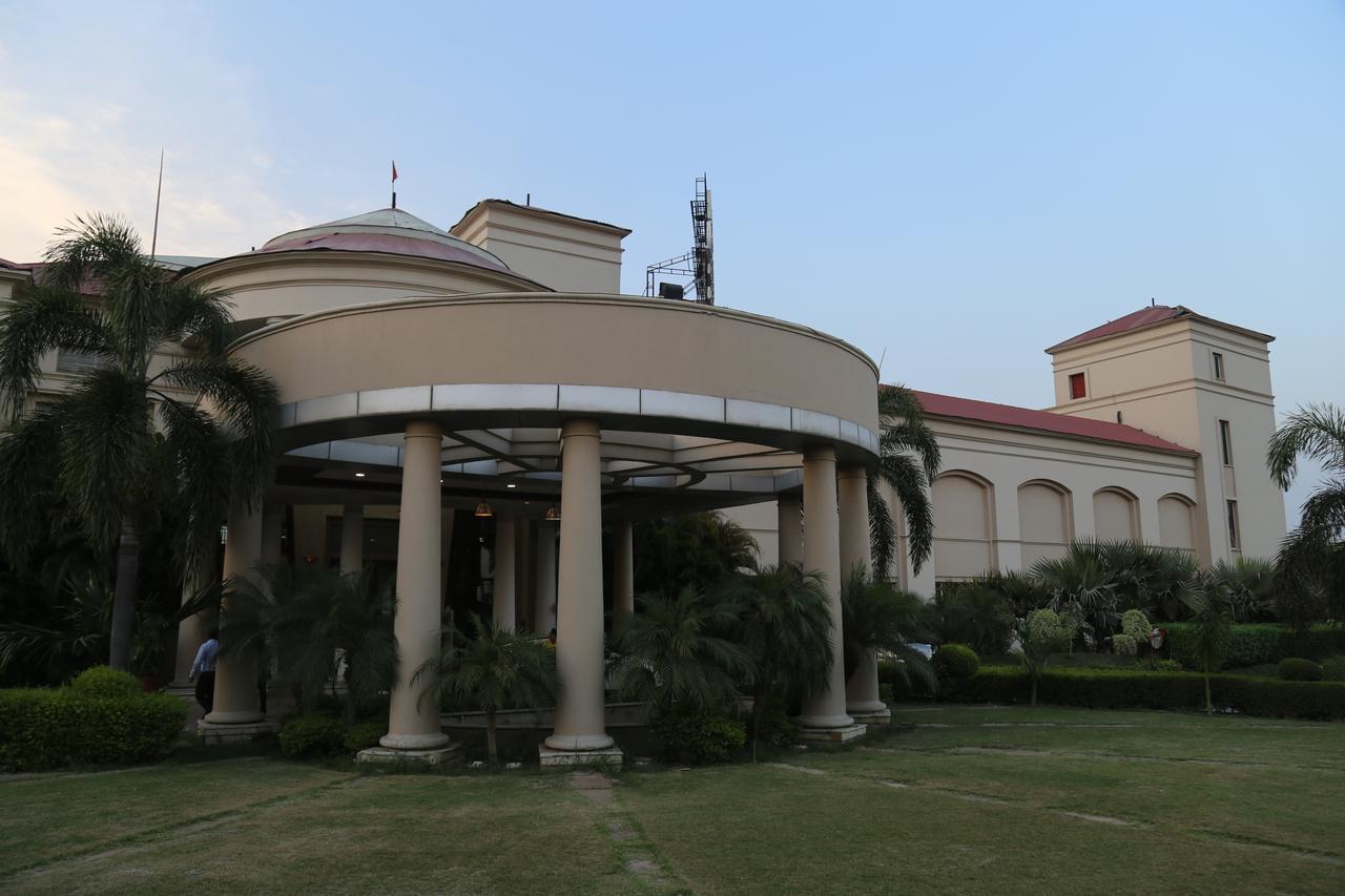 The Cabbana Resort & Spa Phagwāra Εξωτερικό φωτογραφία